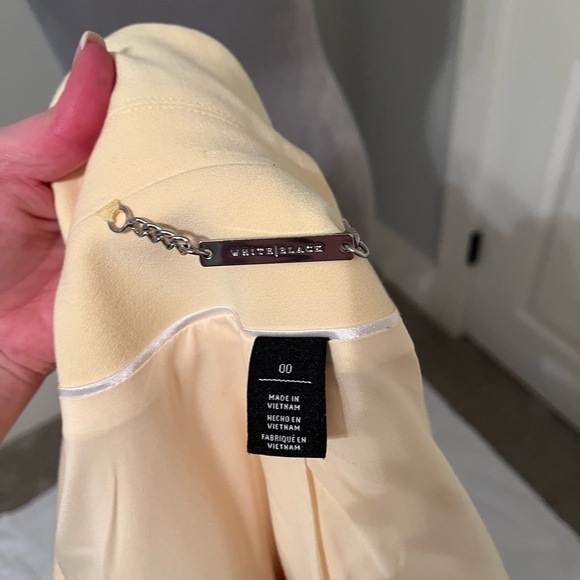 Yellow blazer White House black market - Picture 9 of 9